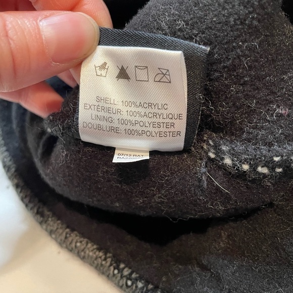 Disney OS Minnie Mouse black beanie - Picture 6 of 6